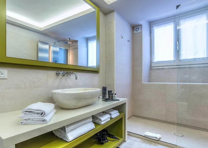 לינה וארוחת בוקר Barberini Luxury רומא